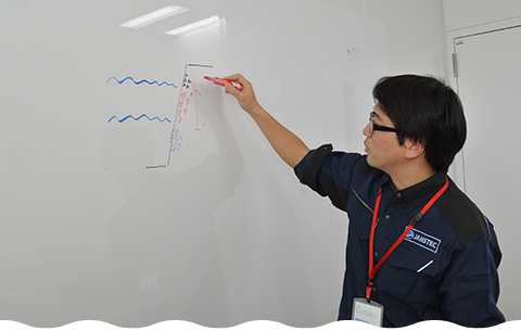 Dr. Yamakita illustrating the distribution of organisms living on the seawall