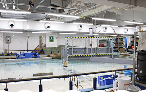 The plane wave basin and the dam-break-wave generator
