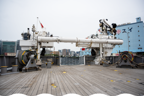 〈Aft deck of SHINYO MARU〉
